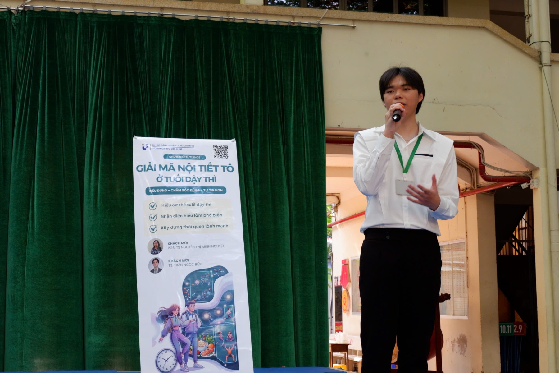 Hội đồng bảo vệ khóa luận