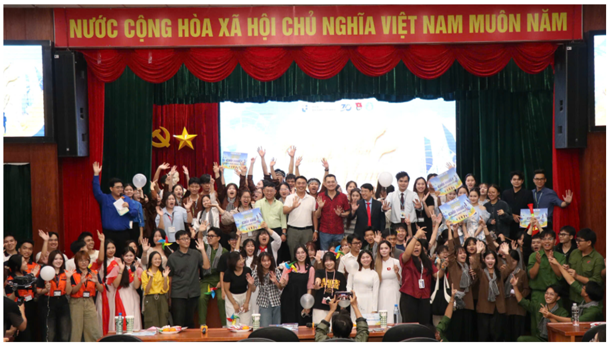 Hội đồng bảo vệ khóa luận